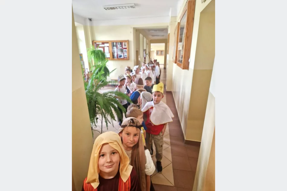 Korowód świętych w Szkole Podstawowej nr 2 w Limanowej - zdjęcie 8