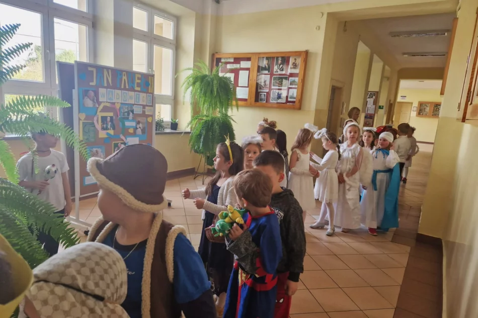Korowód świętych w Szkole Podstawowej nr 2 w Limanowej - zdjęcie 11