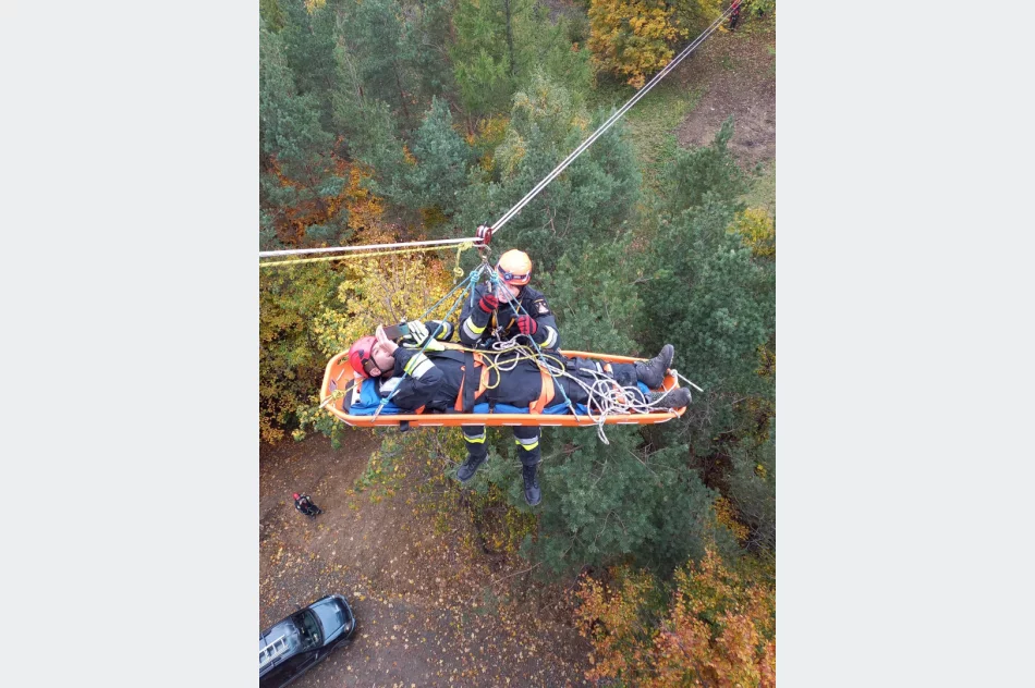 Ćwiczenia specjalistycznej grupy strażaków (ZDJĘCIA) - zdjęcie 16