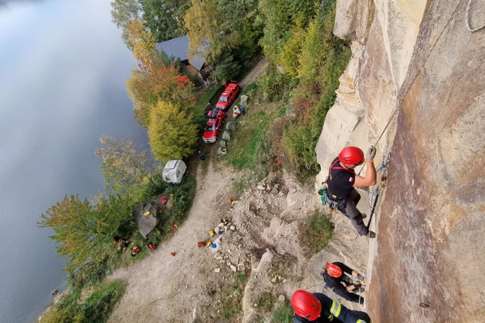 Ćwiczenia specjalistycznej grupy strażaków (ZDJĘCIA) - zdjęcie 18