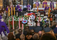 Pogrzeb prof. Wandy Półtawskiej. Prezydent Andrzej Duda: "Pani profesor, dziękujemy" - zdjęcie główne