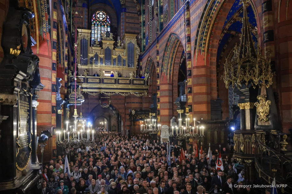 Pogrzeb prof. Wandy Półtawskiej. Prezydent Andrzej Duda: "Pani profesor, dziękujemy" - zdjęcie 2