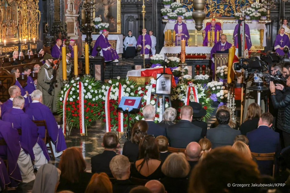 Pogrzeb prof. Wandy Półtawskiej. Prezydent Andrzej Duda: "Pani profesor, dziękujemy" - zdjęcie 3
