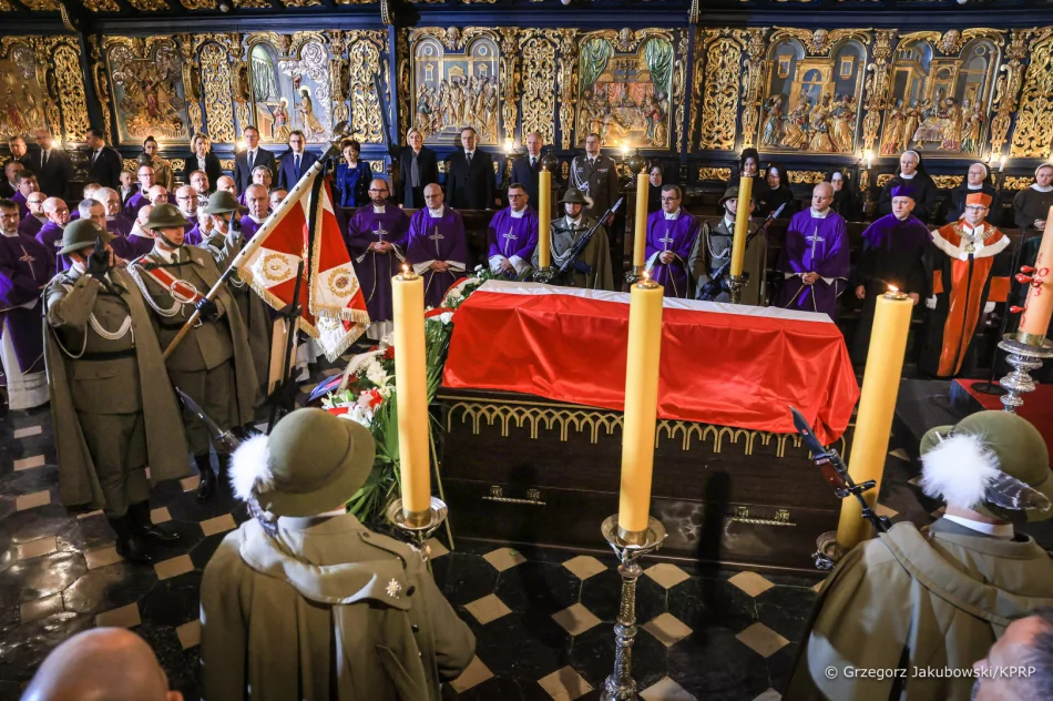 Pogrzeb prof. Wandy Półtawskiej. Prezydent Andrzej Duda: "Pani profesor, dziękujemy" - zdjęcie 4
