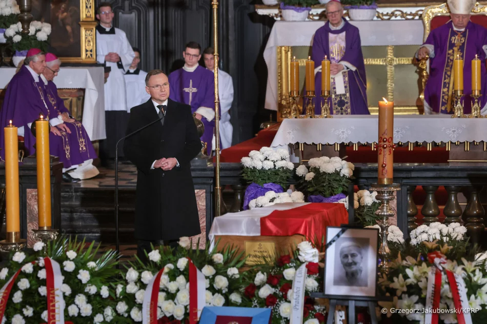 Pogrzeb prof. Wandy Półtawskiej. Prezydent Andrzej Duda: "Pani profesor, dziękujemy" - zdjęcie 6