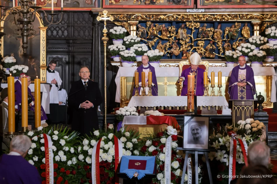 Pogrzeb prof. Wandy Półtawskiej. Prezydent Andrzej Duda: "Pani profesor, dziękujemy" - zdjęcie 8