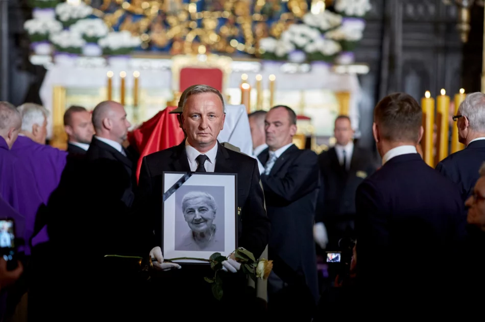 Pogrzeb prof. Wandy Półtawskiej. Prezydent Andrzej Duda: "Pani profesor, dziękujemy" - zdjęcie 13