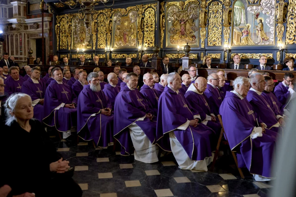 Pogrzeb prof. Wandy Półtawskiej. Prezydent Andrzej Duda: "Pani profesor, dziękujemy" - zdjęcie 15