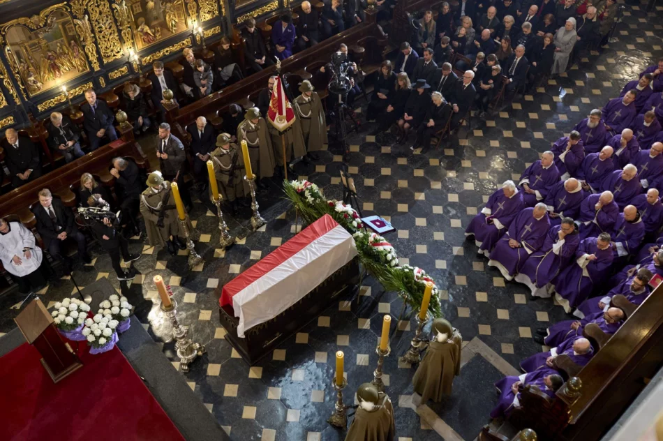 Pogrzeb prof. Wandy Półtawskiej. Prezydent Andrzej Duda: "Pani profesor, dziękujemy" - zdjęcie 16