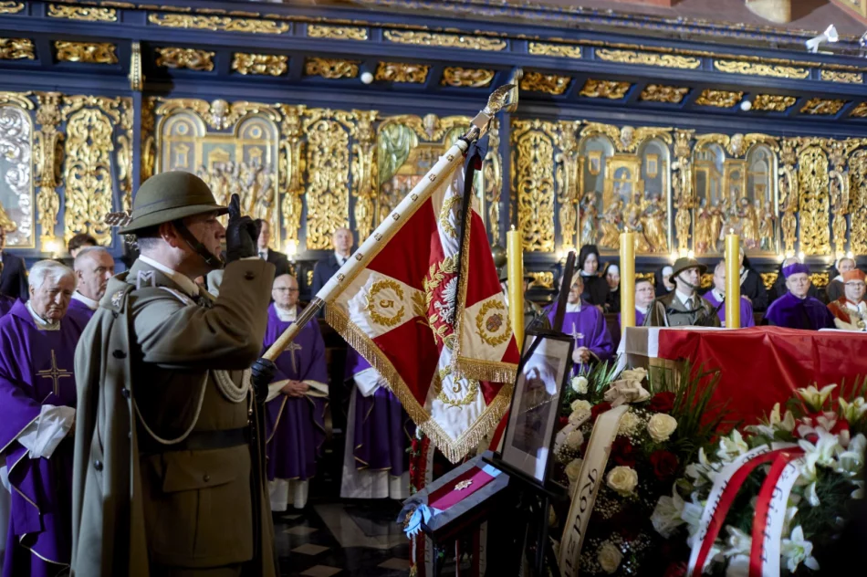 Pogrzeb prof. Wandy Półtawskiej. Prezydent Andrzej Duda: "Pani profesor, dziękujemy" - zdjęcie 17