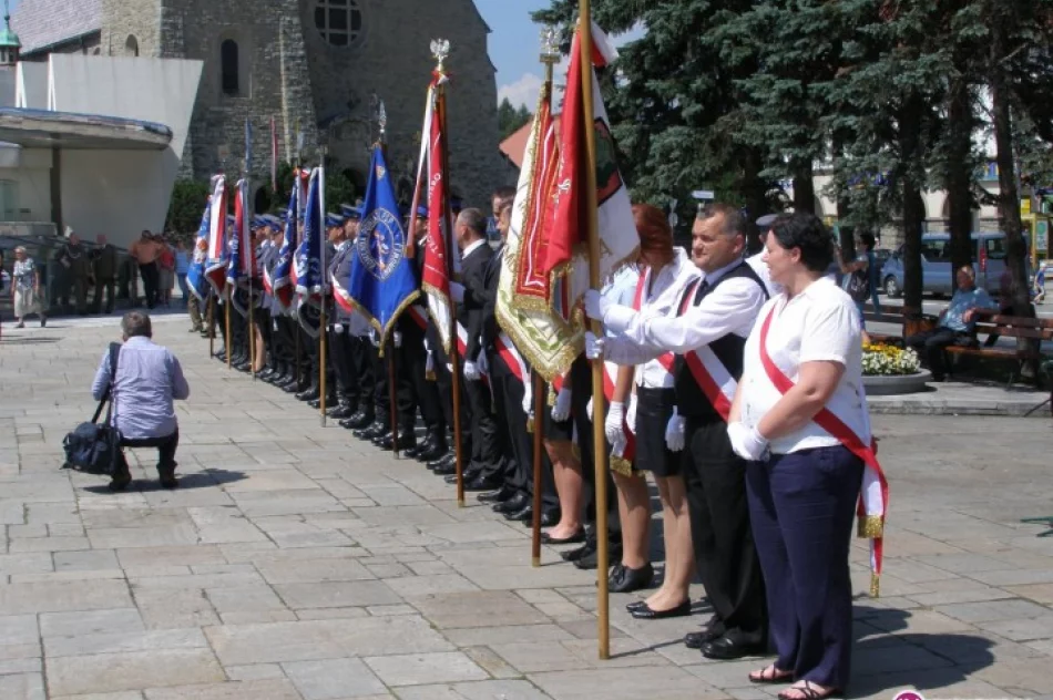 Policja świętowała na limanowskim rynku - zdjęcie 2