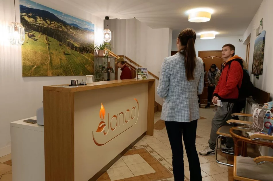 Studenci turystyki odkrywali Zagórzańskie Dziedziny - zdjęcie 7