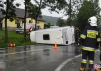 Bus na boku - poszkodowana kobieta w ciąży - zdjęcie główne