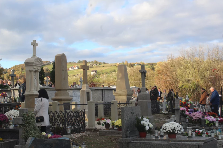 Udana kwesta na rzecz ratowania zabytkowych nagrobków w Łososinie Górnej - zdjęcie 12