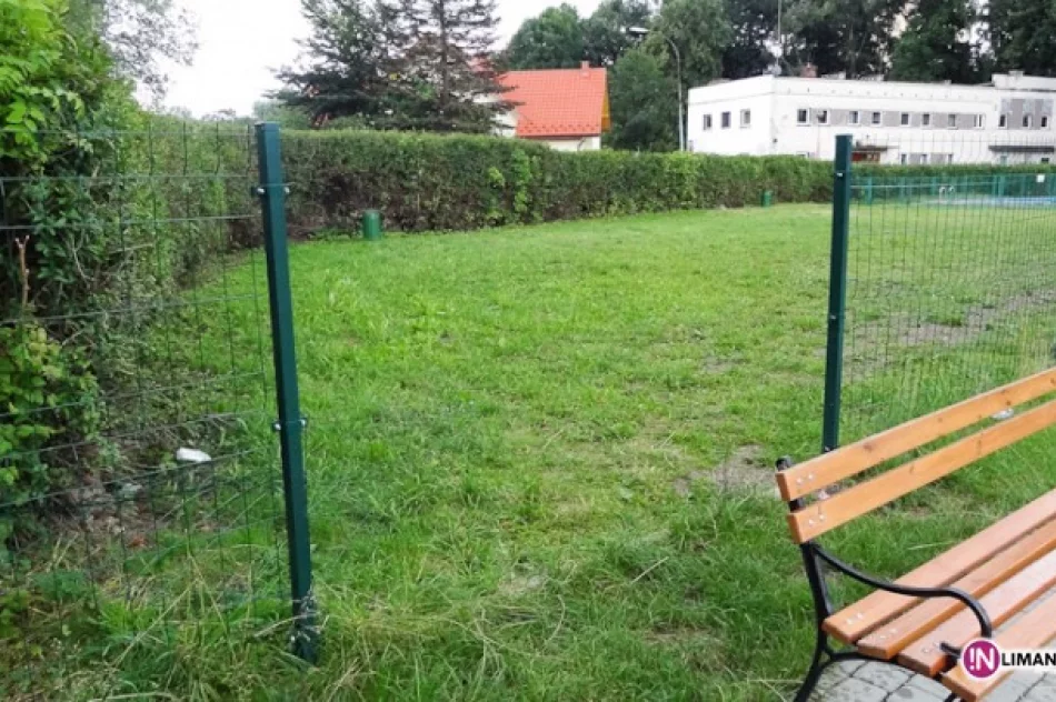 'Bezpieczny' plac zabaw - zdjęcie 4