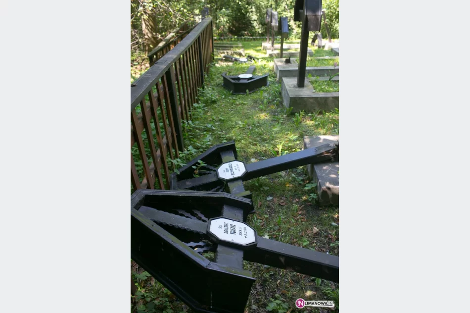 Zniszczyli cmentarz wojenny - zdjęcie 2