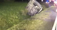 Groźnie wyglądające dachowanie w rowie - zdjęcie 3