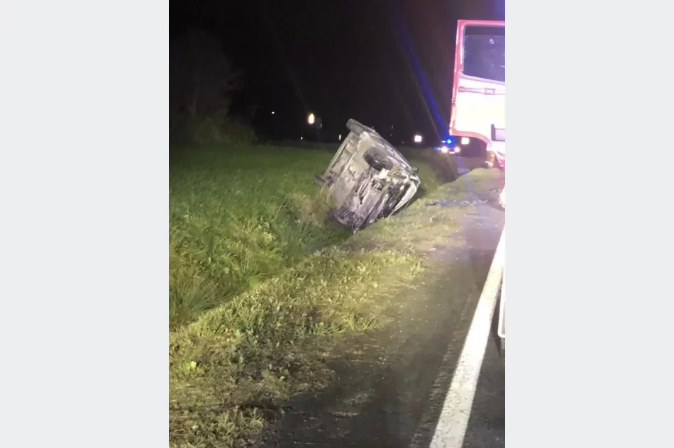 Groźnie wyglądające dachowanie w rowie - zdjęcie 3