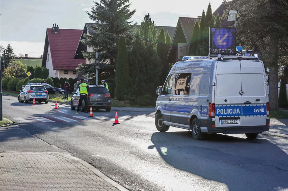 Potrącenie na przejściu, 74-latek trafił do szpitala - zdjęcie 5