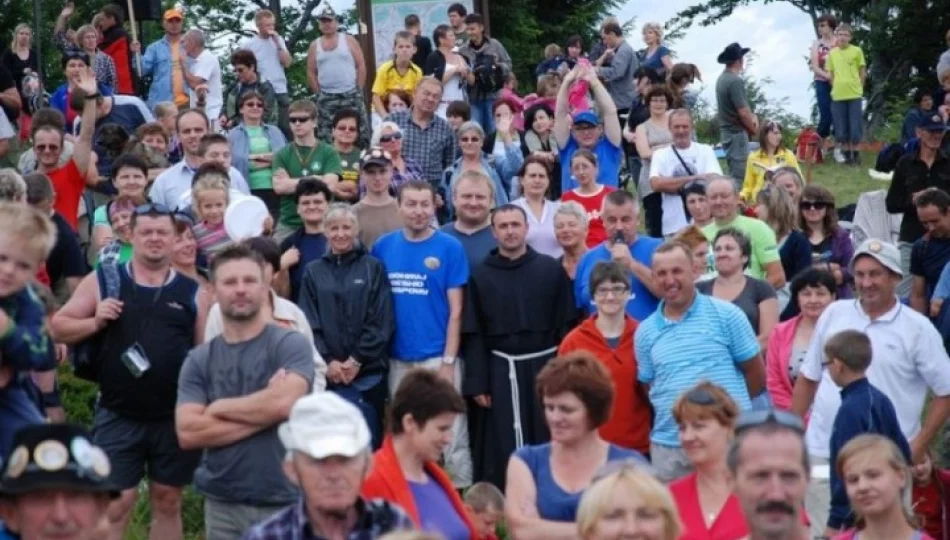 800 turystów na szczycie Jasienia - zdjęcie 1