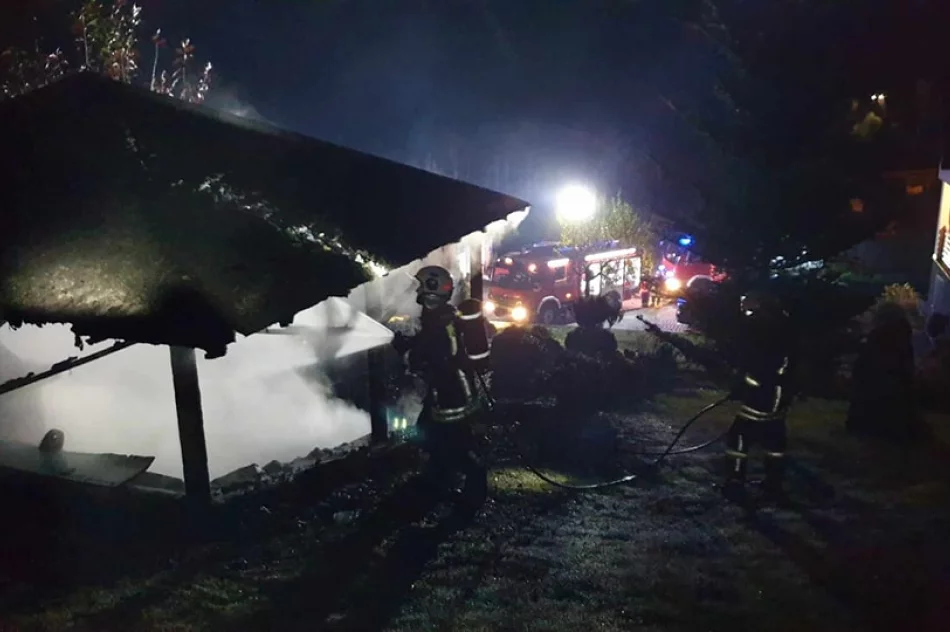 Pożar drewnianej altany - nocna akcja strażaków - zdjęcie 3
