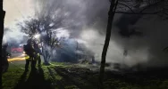 Pożar drewnianej altany - nocna akcja strażaków - zdjęcie 4