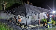 Pożar drewnianej altany - nocna akcja strażaków - zdjęcie 5