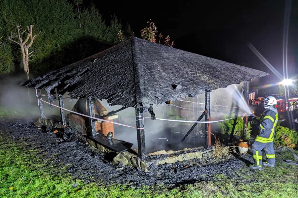 Pożar drewnianej altany - nocna akcja strażaków - zdjęcie 5