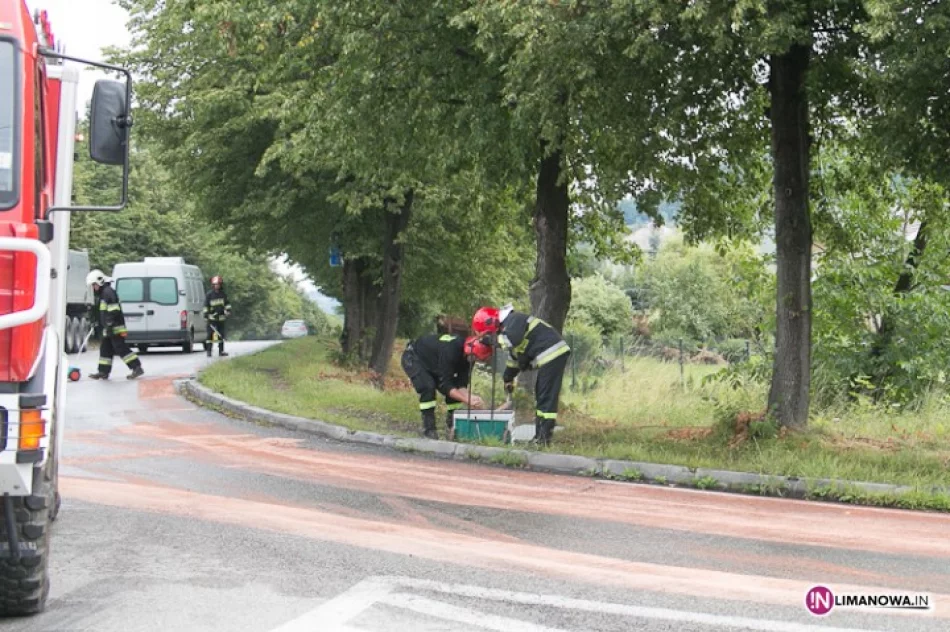 Olej rozlany na kilkuset metrach drogi - zdjęcie 2