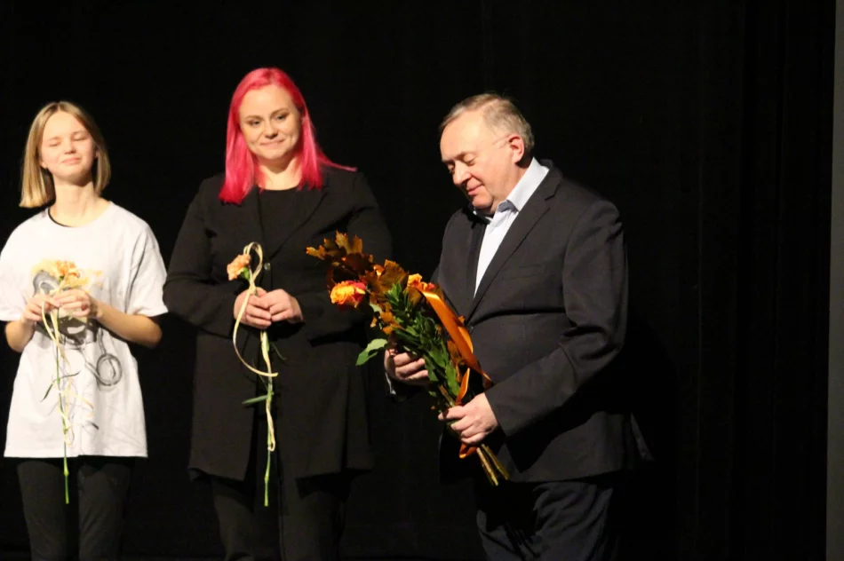 "Młynek do kawy" - udana premiera Teatru "Co się stało?" - zdjęcie 11