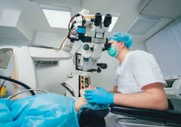 Nie smartfony psują nam wzrok? Naukowcy odkryli prawdziwą przyczynę "epidemii" krótkowzroczności - zdjęcie główne