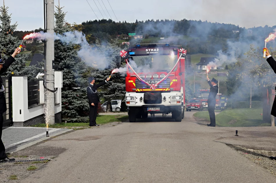 Poświęcenie samochodu ratowniczo-gaśniczego w OSP Kisielówka - zdjęcie 2