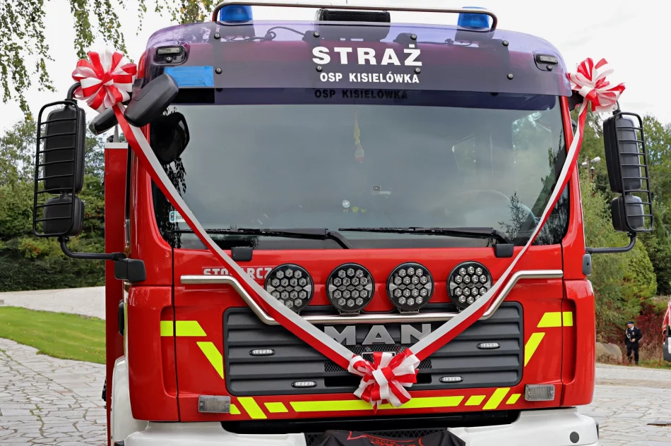 Poświęcenie samochodu ratowniczo-gaśniczego w OSP Kisielówka - zdjęcie 7