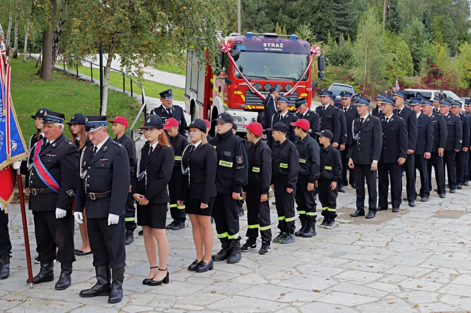 Poświęcenie samochodu ratowniczo-gaśniczego w OSP Kisielówka - zdjęcie 8