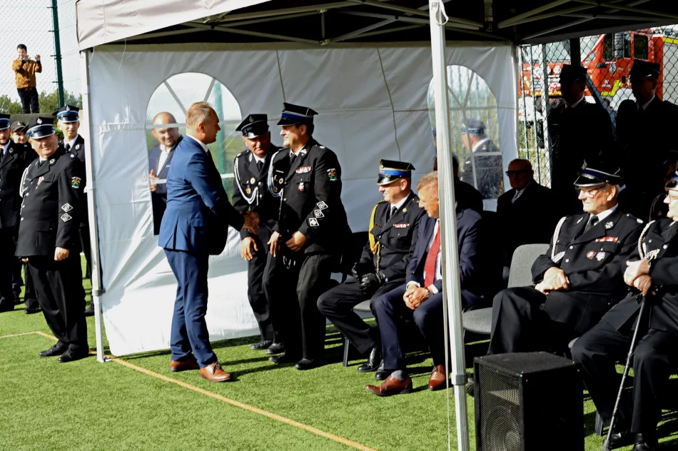 Poświęcenie samochodu ratowniczo-gaśniczego w OSP Kisielówka - zdjęcie 11