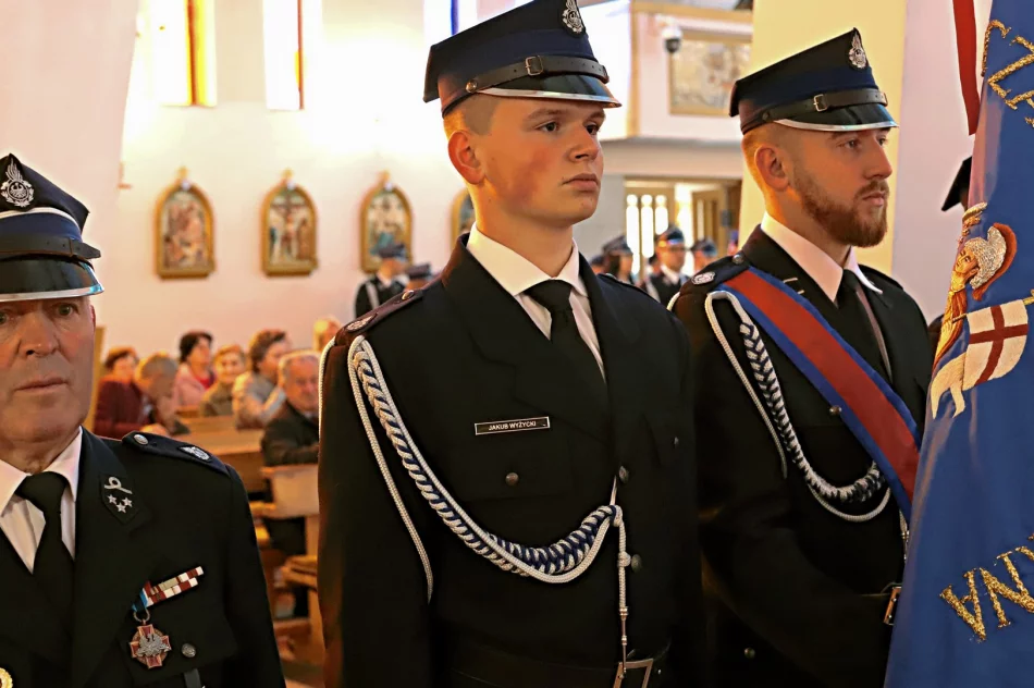 Poświęcenie samochodu ratowniczo-gaśniczego w OSP Kisielówka - zdjęcie 17