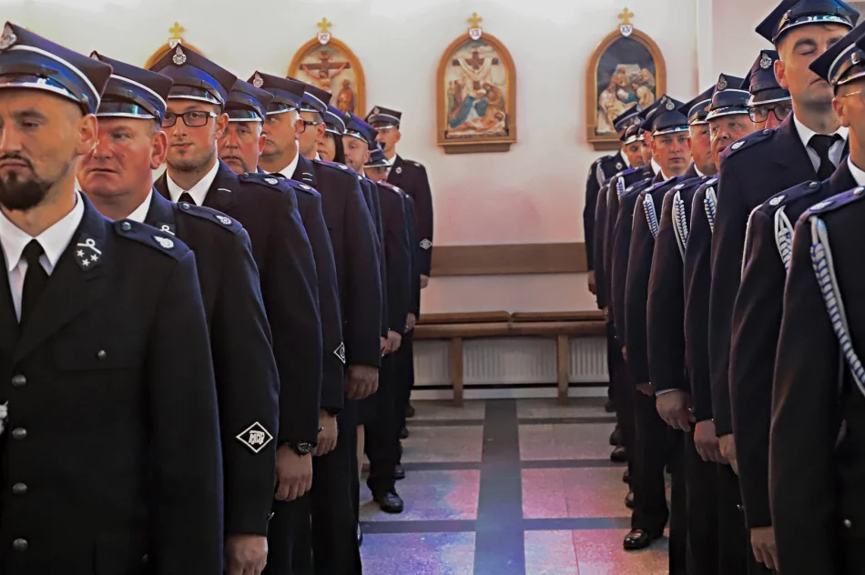 Poświęcenie samochodu ratowniczo-gaśniczego w OSP Kisielówka - zdjęcie 19