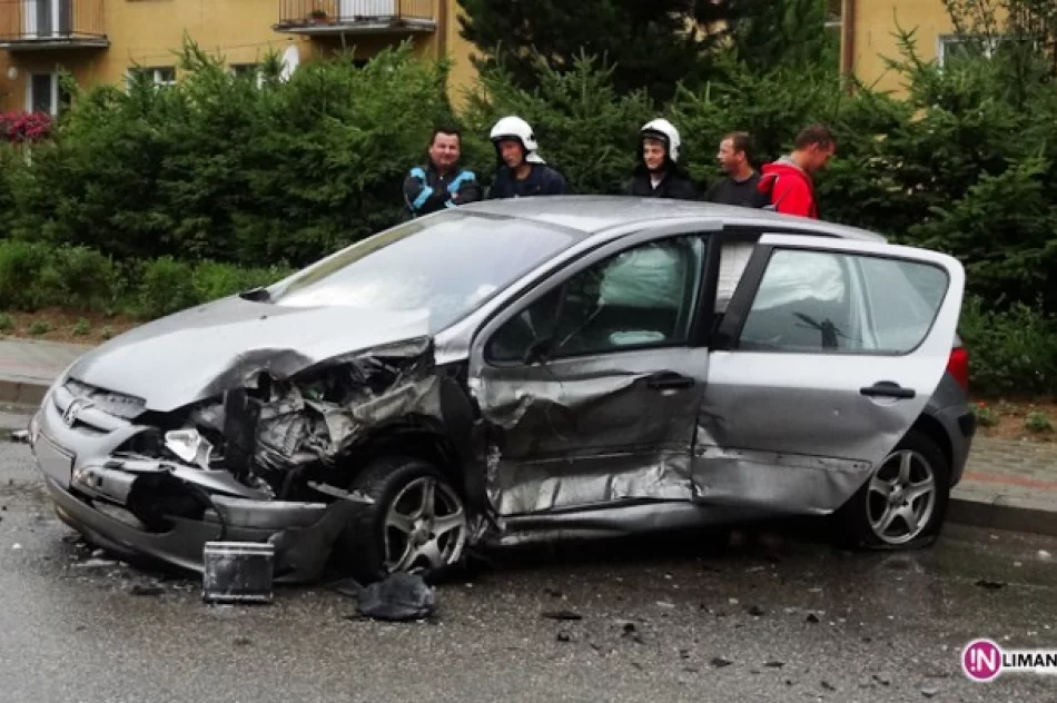 Zderzenie opla i peugeota - zdjęcie 2