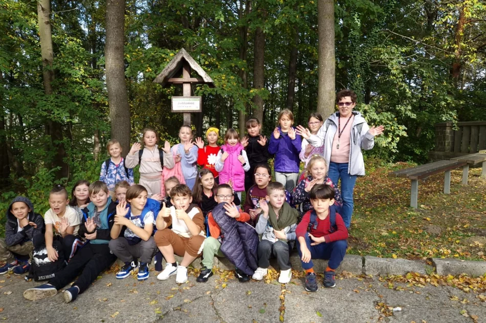 Uczniowie SP nr 3 odwiedzili limanowskie cmentarze - zdjęcie 11