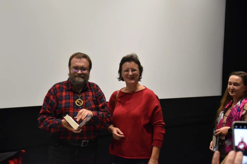 Andrzej Pilipiuk – pisarz, publicysta, archeolog- spotkał się ze swoimi fanami w Miejskiej Bibliotece Publicznej - zdjęcie 8