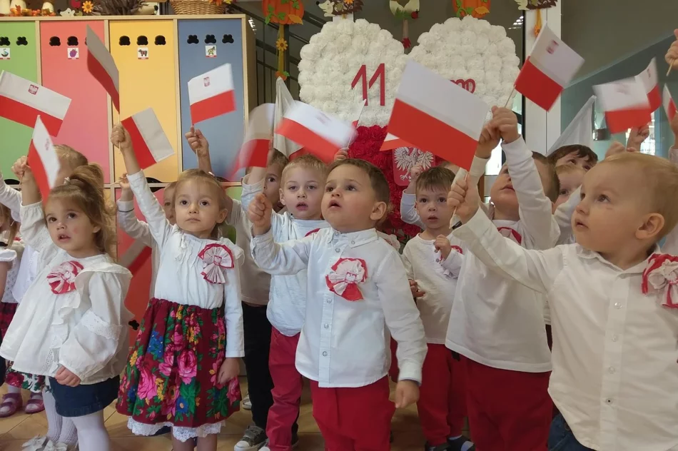Święto Niepodległości w Miejskim Żłobku - zdjęcie 2