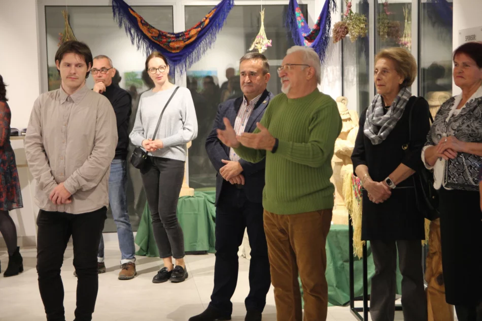 W Miejskiej Galerii Sztuki otwarto wystawę „Pędzlem, Dłutem, Sercem” towarzyszącą tegorocznemu 49. Festiwalowi „Limanowska Słaza” - zdjęcie 2