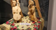 W Miejskiej Galerii Sztuki otwarto wystawę „Pędzlem, Dłutem, Sercem” towarzyszącą tegorocznemu 49. Festiwalowi „Limanowska Słaza” - zdjęcie 4