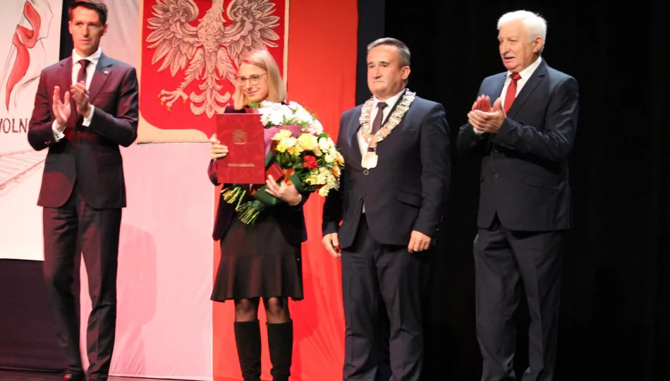 Uroczysta sesja i odznaczenia dla Urszuli Kicińskiej oraz Aleksandra Majerskiego - zdjęcie 1