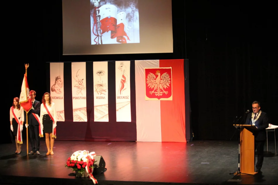 Uroczysta sesja i odznaczenia dla Urszuli Kicińskiej oraz Aleksandra Majerskiego - zdjęcie 2