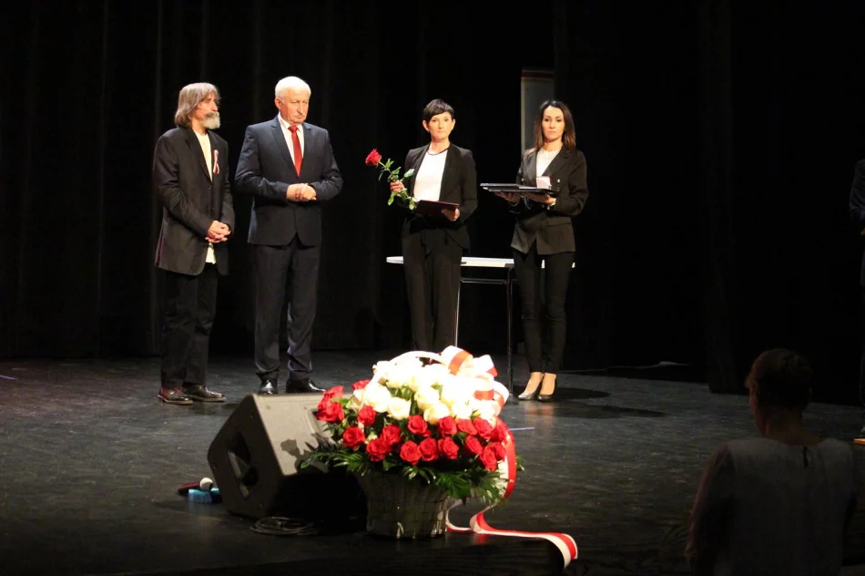 Uroczysta sesja i odznaczenia dla Urszuli Kicińskiej oraz Aleksandra Majerskiego - zdjęcie 14