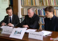 70% wiernych uczestniczy w Mszach - zdjęcie główne