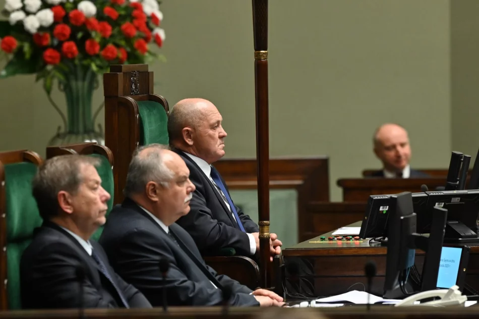 Szymon Hołownia marszałkiem Sejm: patria a nie partia. PiS bez wicemarszałka - zdjęcie 9