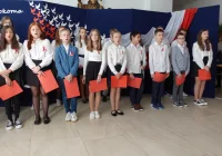 „Niepodległa – niepokorna była jest będzie"-obchody Święta Niepodległości w SP Męcina - zdjęcie główne