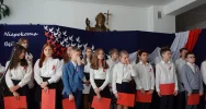 „Niepodległa – niepokorna była jest będzie"-obchody Święta Niepodległości w SP Męcina - zdjęcie 2